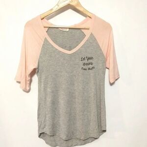 Daily Specials Graphic baseball tee pink gray